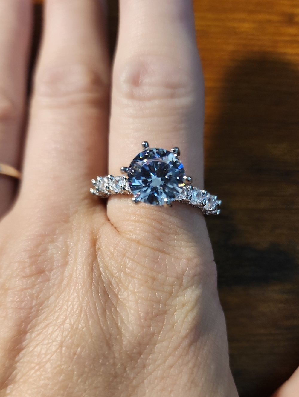 Fashion Synthetic Ring Ladies Silvery Ring, Suitable For Weddings And Engagement